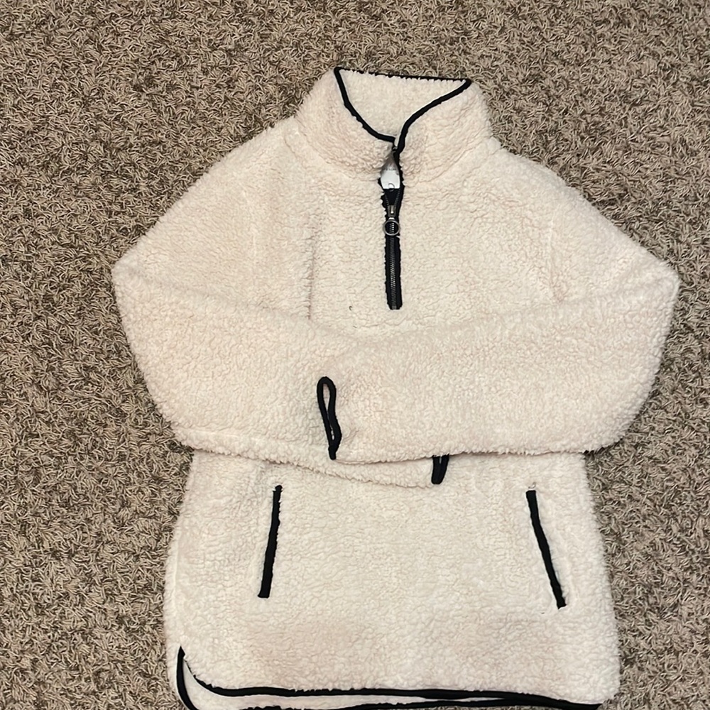 fuzzy sherpa half zip up, size medium but is oversized
